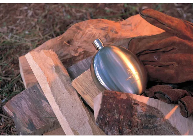 Фляга Snow Peak TW-116 Titanium Curved Flask Фото 4